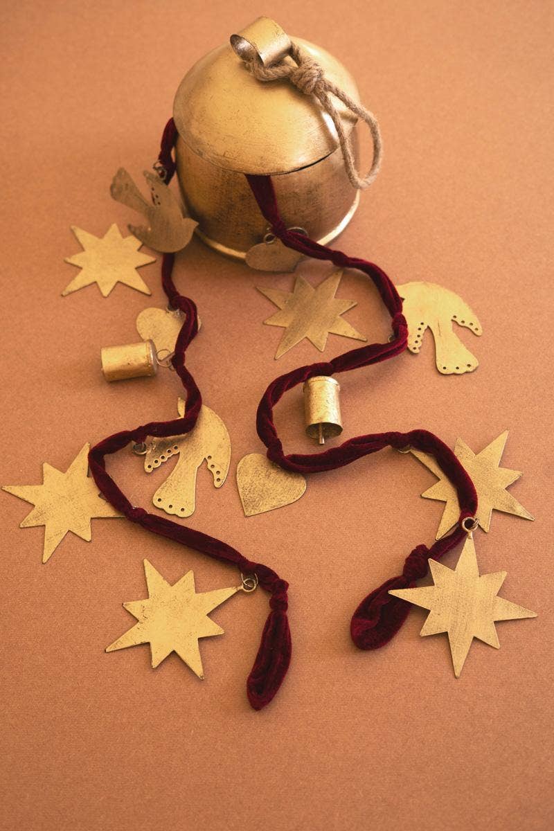CHRISTMAS CHARM GARLAND WITH MAROON VELVET RIBBON: Multi / Velvet/Metal / 64" long